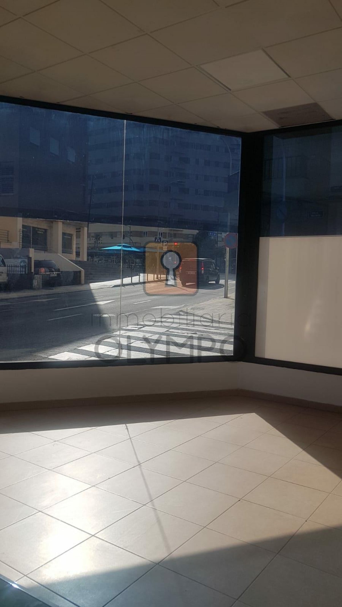 LOCAL COMERCIAL A PIE DE CALLE ZONA LA SALLE - 2