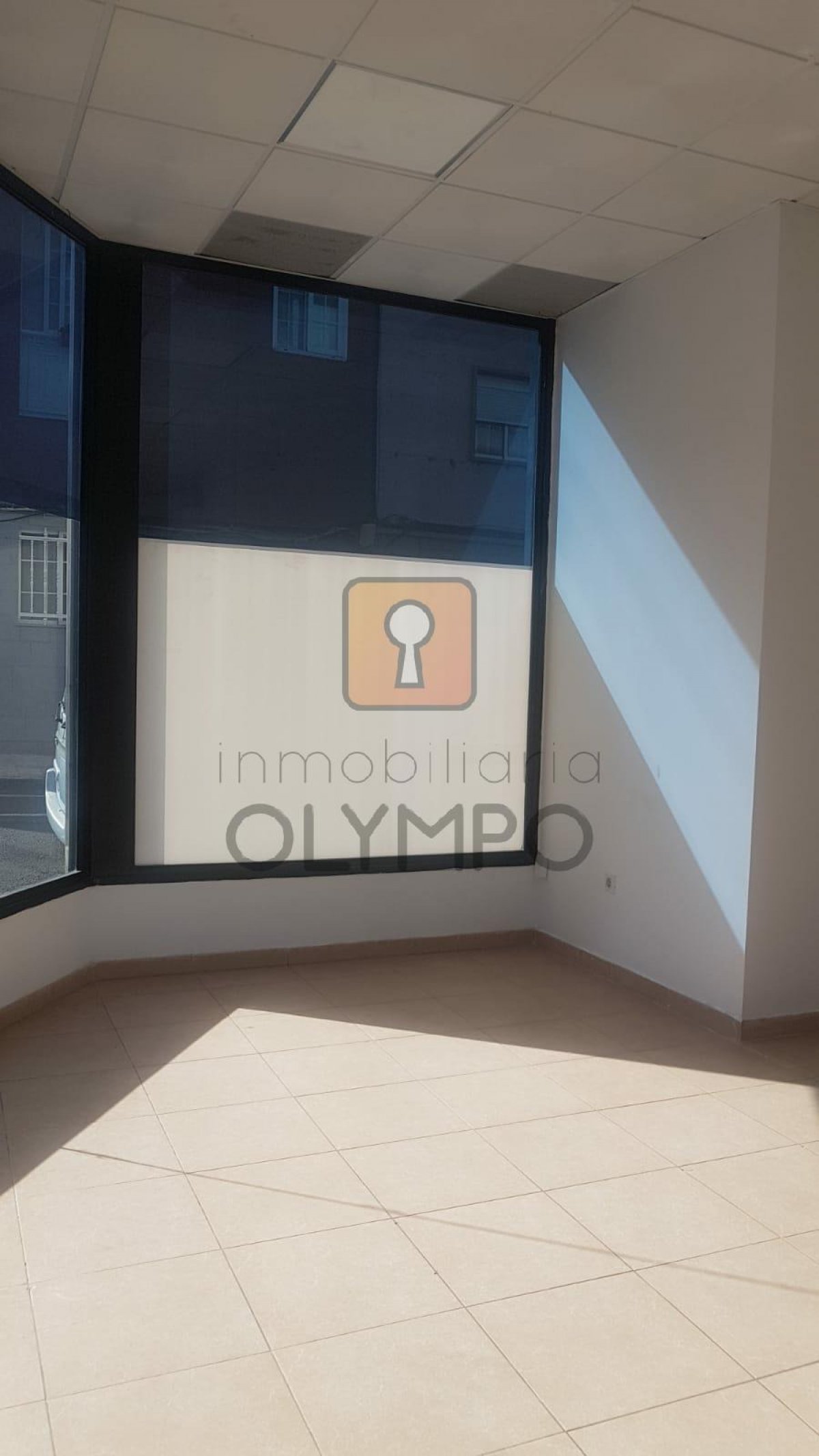 LOCAL COMERCIAL A PIE DE CALLE ZONA LA SALLE - 3