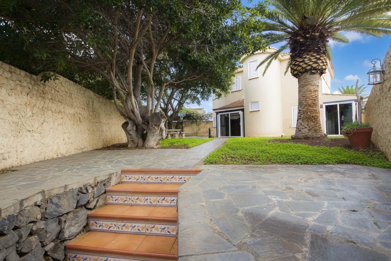 Exclusiva casa unifamiliar en entorno sereno y privilegiado - 1