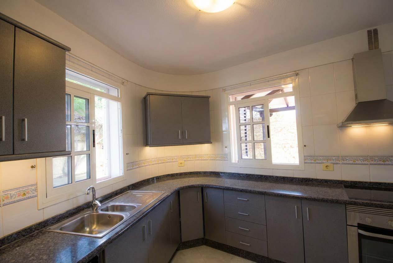 Exclusiva casa unifamiliar en entorno sereno y privilegiado - 11