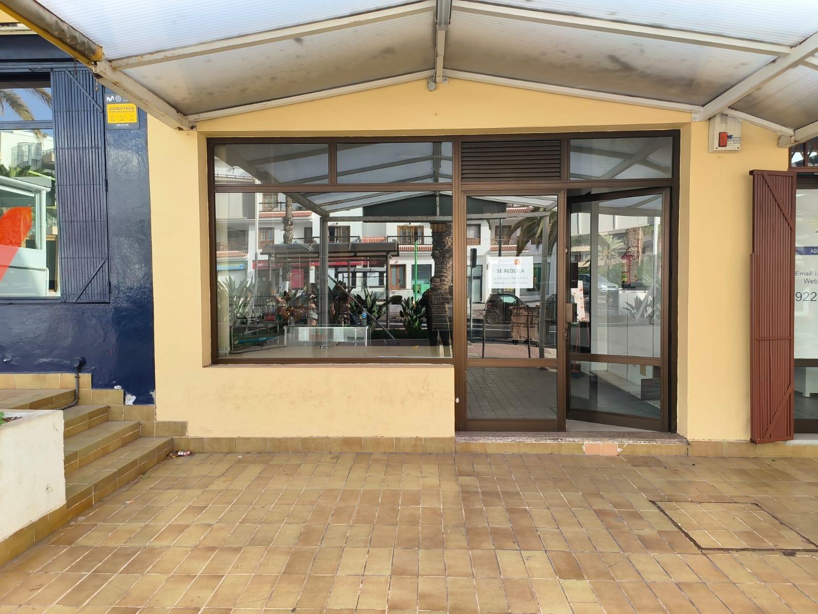 ¡OPORTUNIDAD ÚNICA! Local Comercial en Primera Línea del Puerto de la Cruz - 1