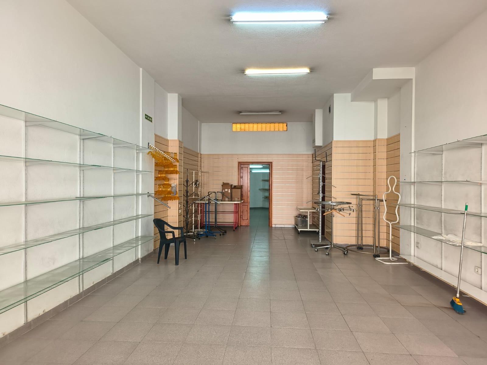 ¡OPORTUNIDAD ÚNICA! Local Comercial en Primera Línea del Puerto de la Cruz - 2