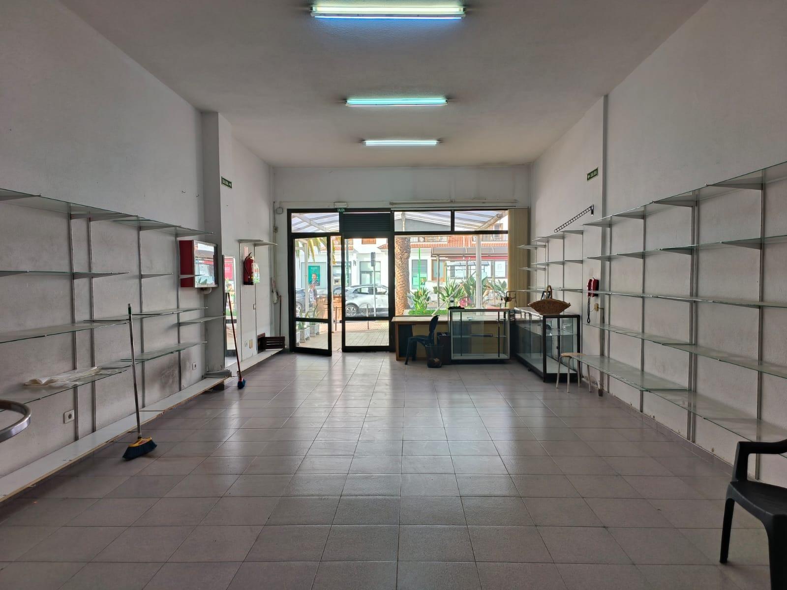 ¡OPORTUNIDAD ÚNICA! Local Comercial en Primera Línea del Puerto de la Cruz - 3