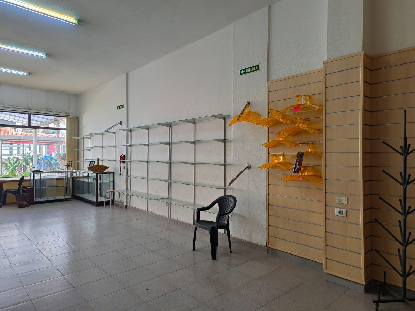 ¡OPORTUNIDAD ÚNICA! Local Comercial en Primera Línea del Puerto de la Cruz - 4