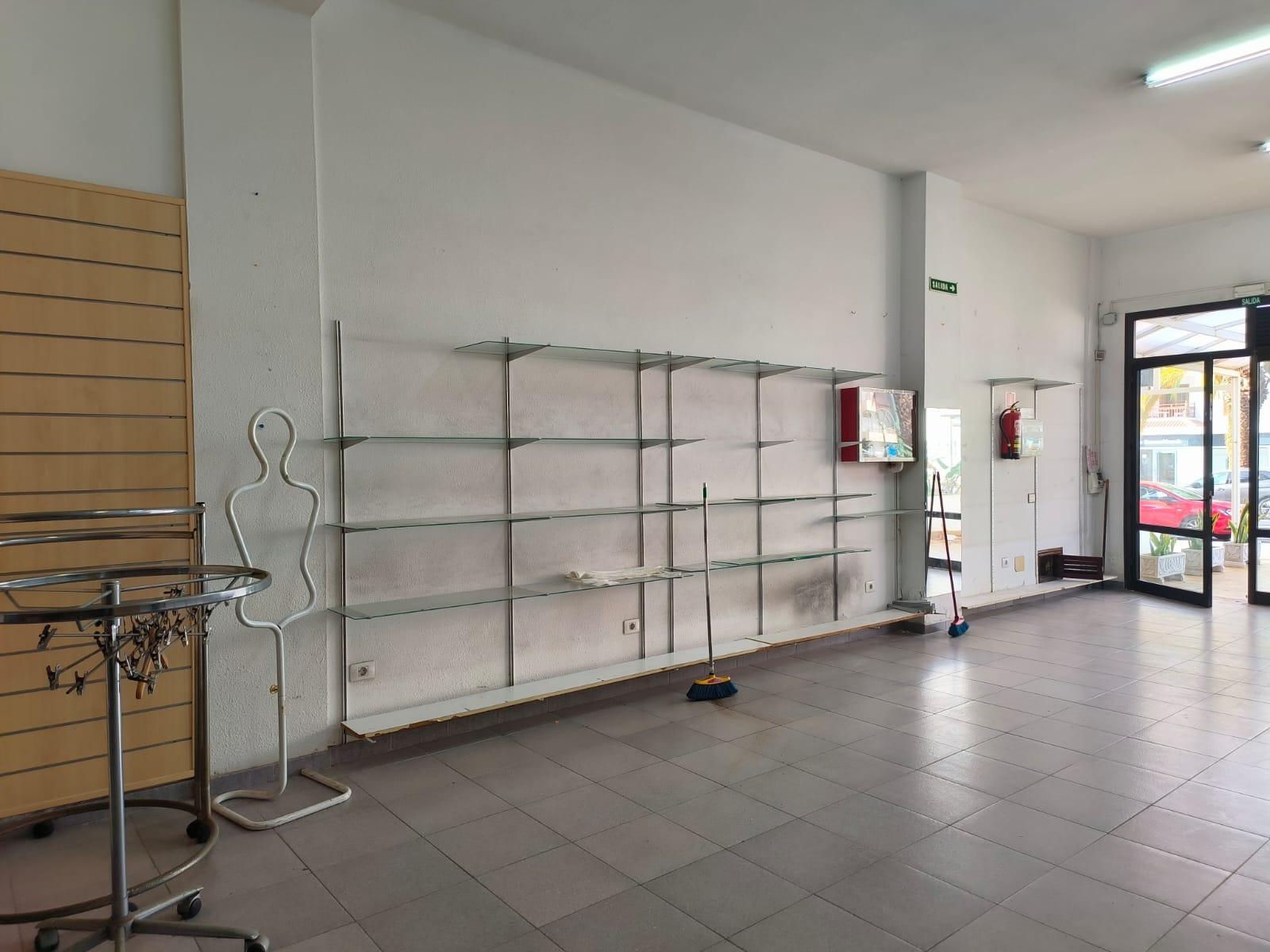 ¡OPORTUNIDAD ÚNICA! Local Comercial en Primera Línea del Puerto de la Cruz - 5