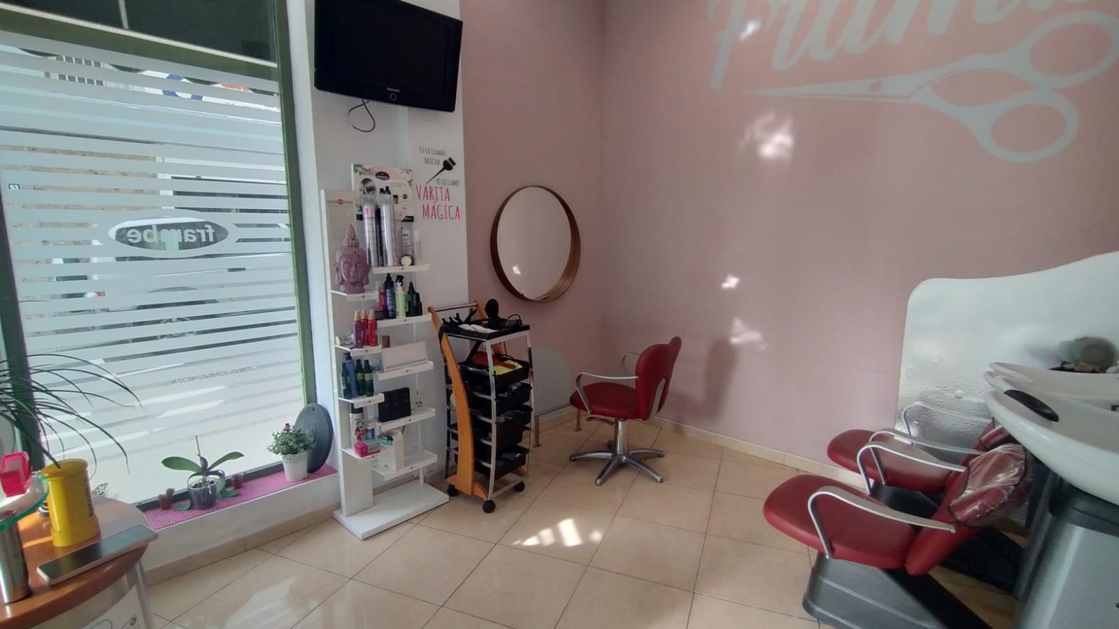 Se traspasa Negocio Peluquería - 3