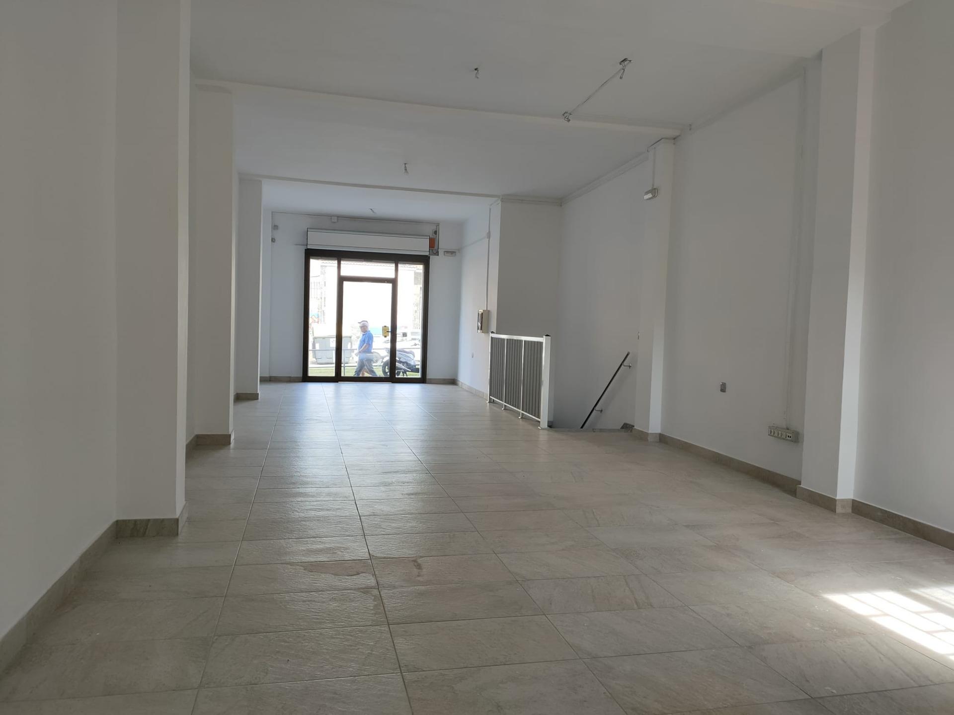 ¡Te presentamos nuestro espectacular local comercial disponible para alquiler! - 3