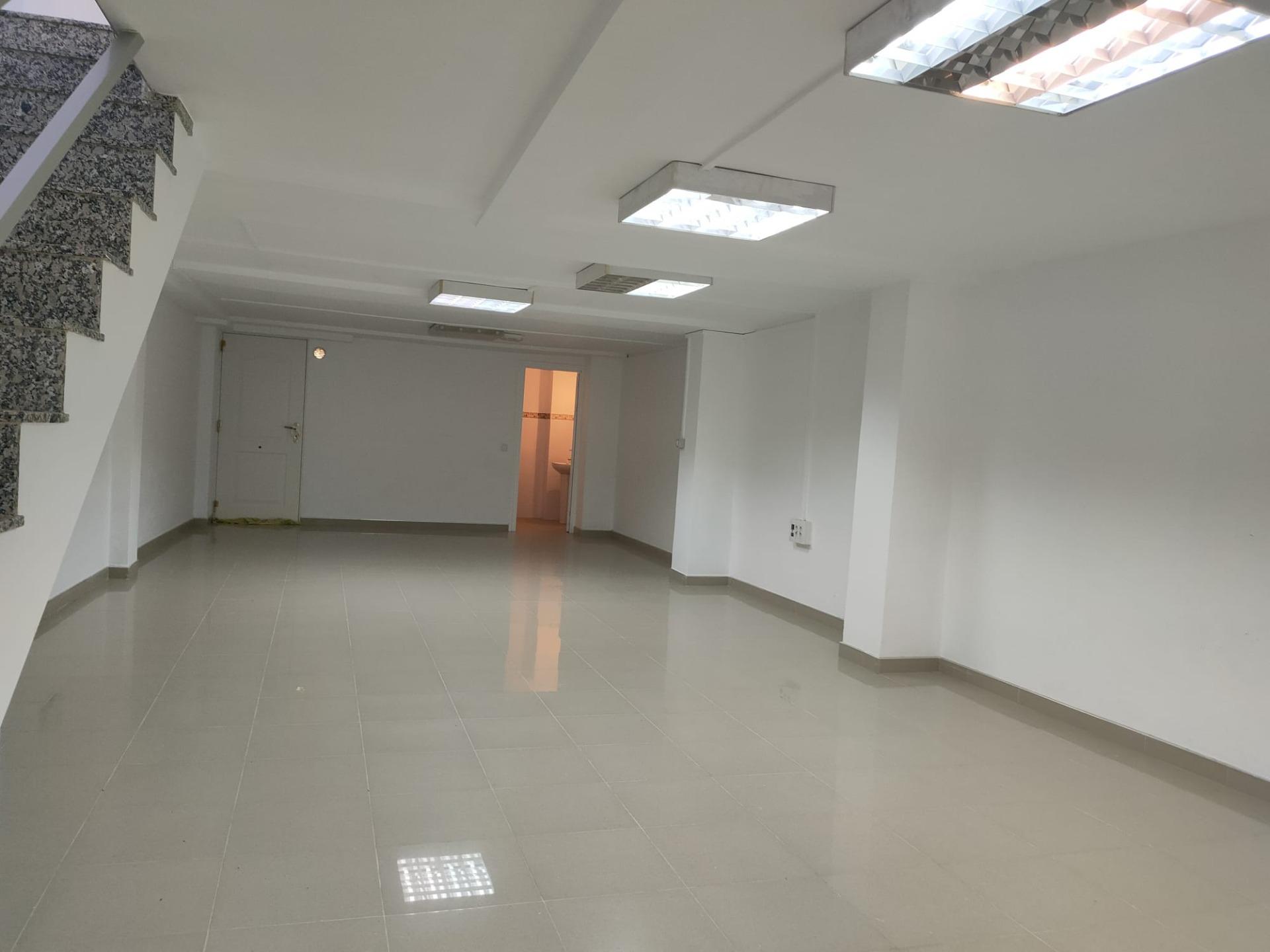 ¡Te presentamos nuestro espectacular local comercial disponible para alquiler! - 4