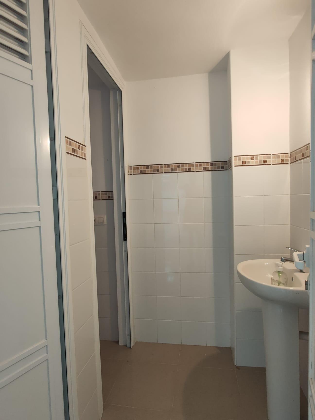 ¡Te presentamos nuestro espectacular local comercial disponible para alquiler! - 5