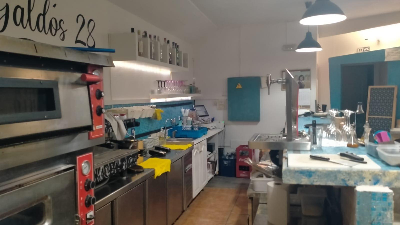 🍕 Oportunidad única: Traspaso de pizzería italiana con clientela fiel en pleno centro de Santa Cruz - 3