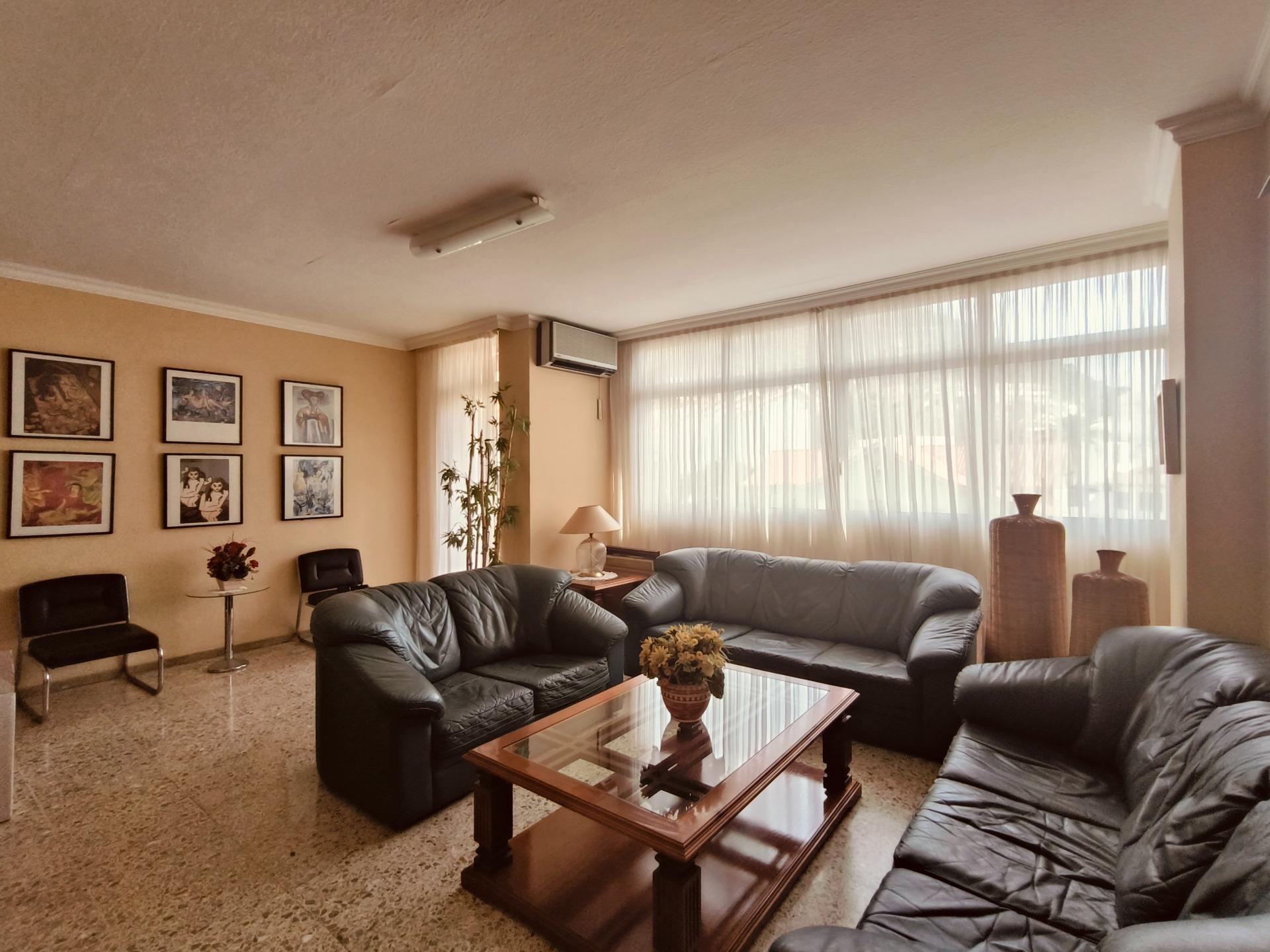 Elegante y luminosa vivienda con garaje - 1