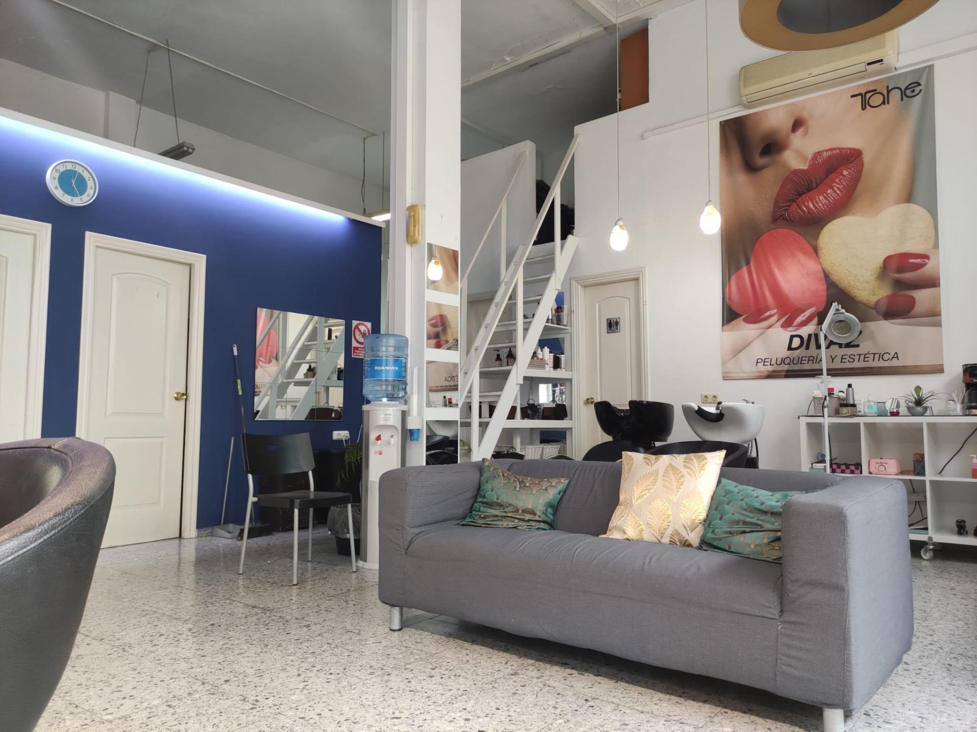 💇‍♀️✨ ¡Oportunidad única de traspaso! Peluquería en funcionamiento ✨💇‍♂️ - 2