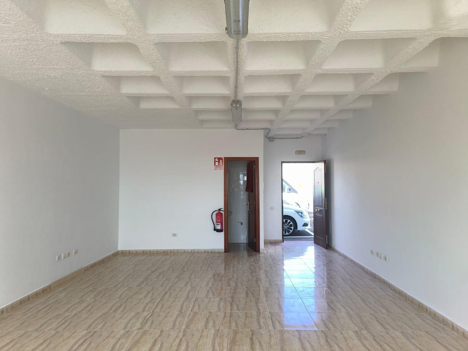 ¡OPORTUNIDAD OFICINA EN POLÍGONO COSTA SUR! - 1