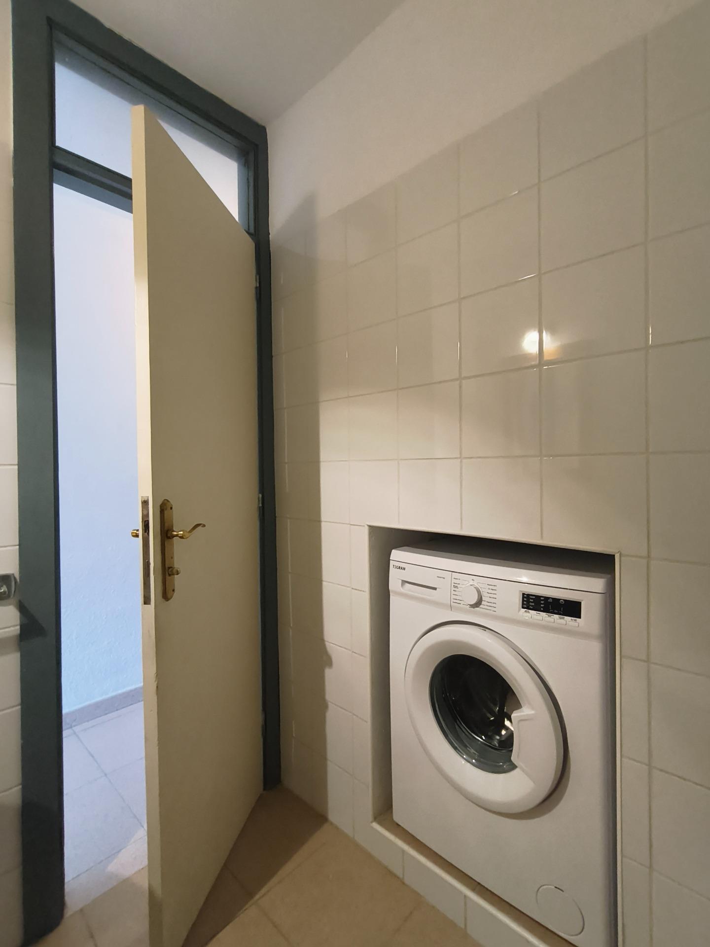 Oportunidad de inversión con terraza y piscina comunitaria en excelente zona. - 13