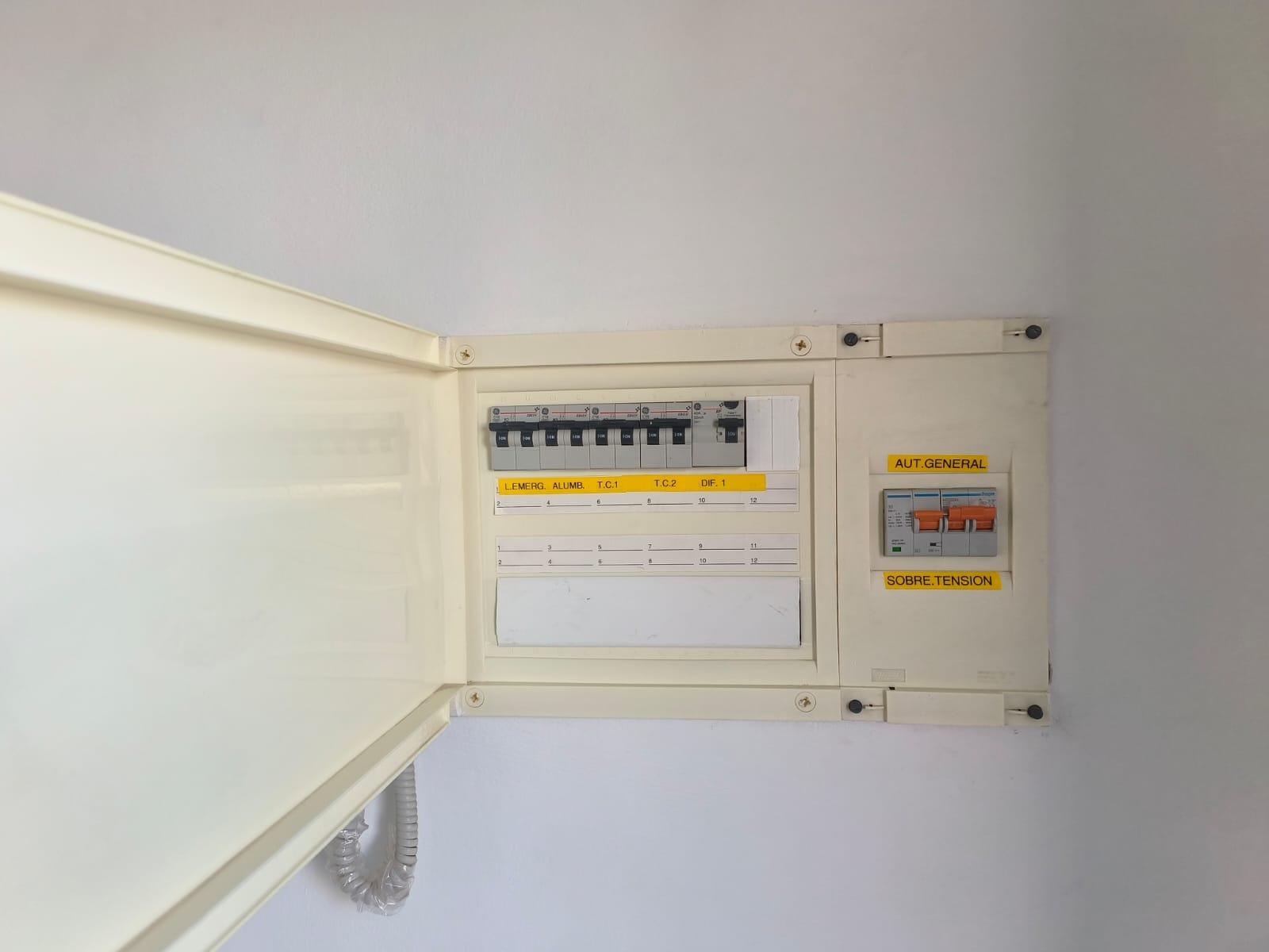 ¡OPORTUNIDAD OFICINA EN POLÍGONO COSTA SUR! - 5