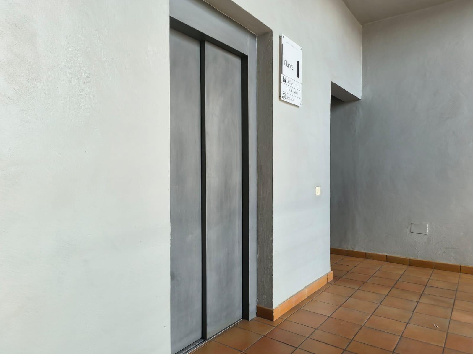 ¡OPORTUNIDAD OFICINA EN POLÍGONO COSTA SUR! - 8