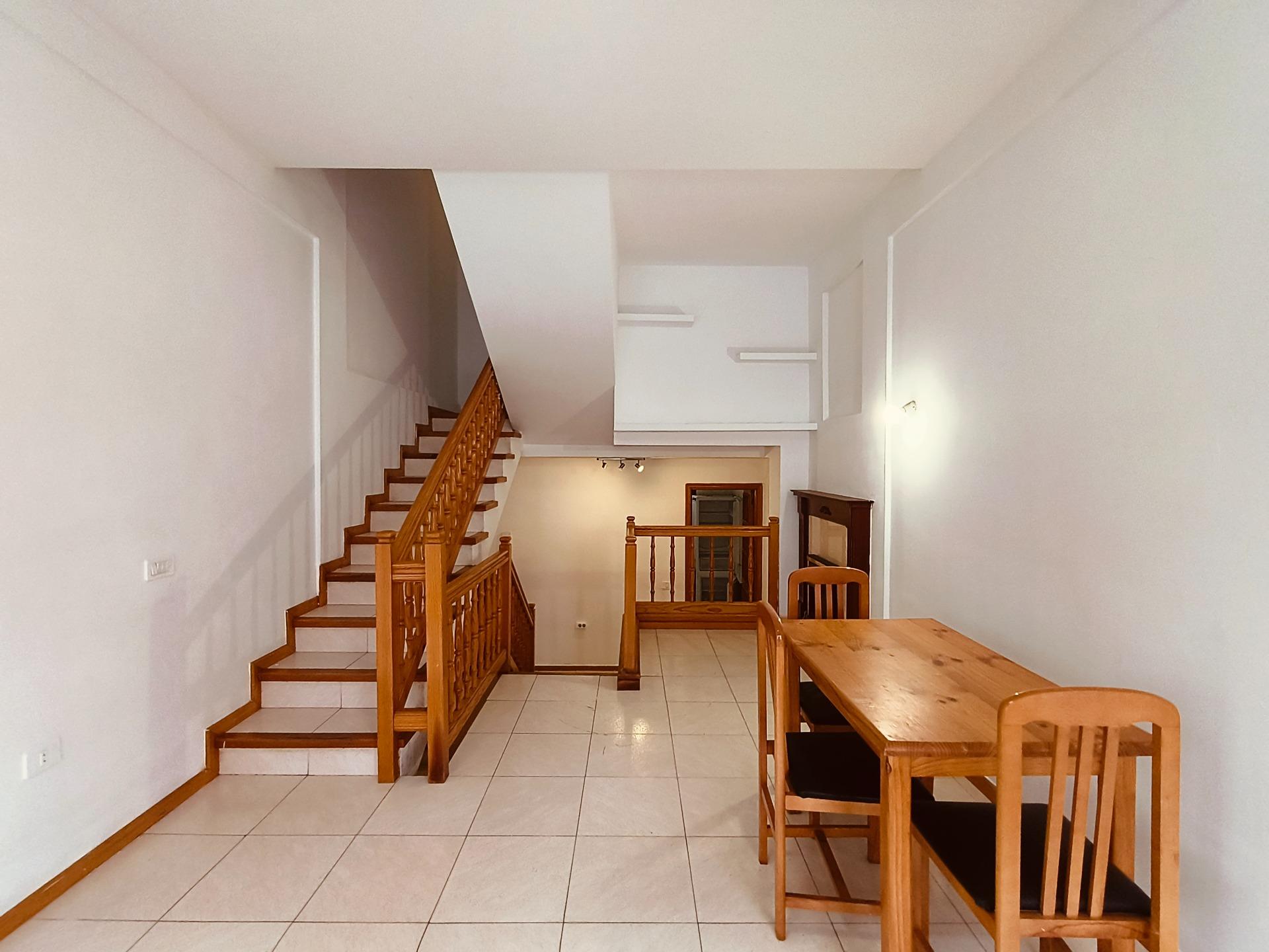 Adosado luminoso con terraza y todas las comodidades - 1