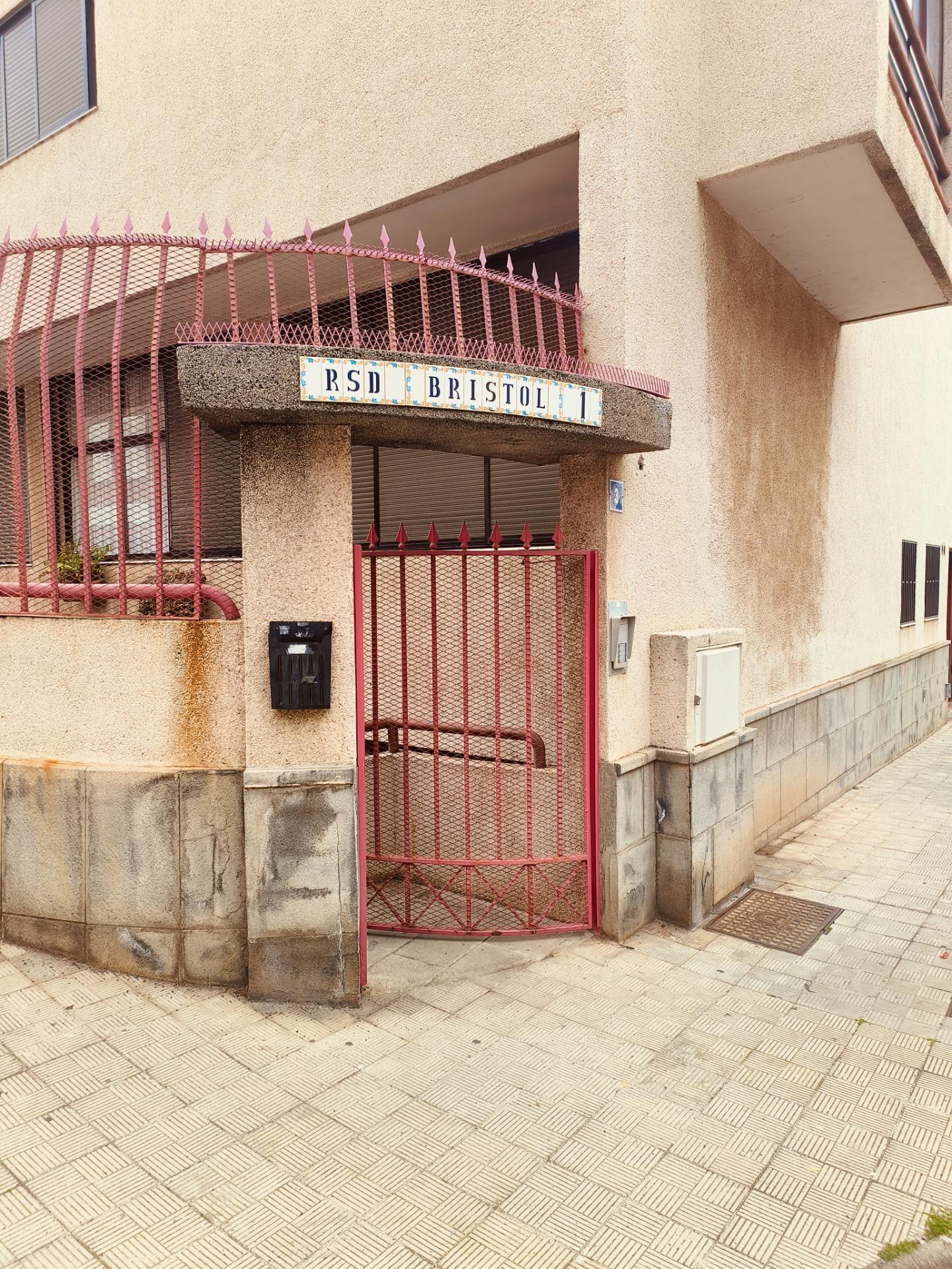 Adosado luminoso con terraza y todas las comodidades - 23