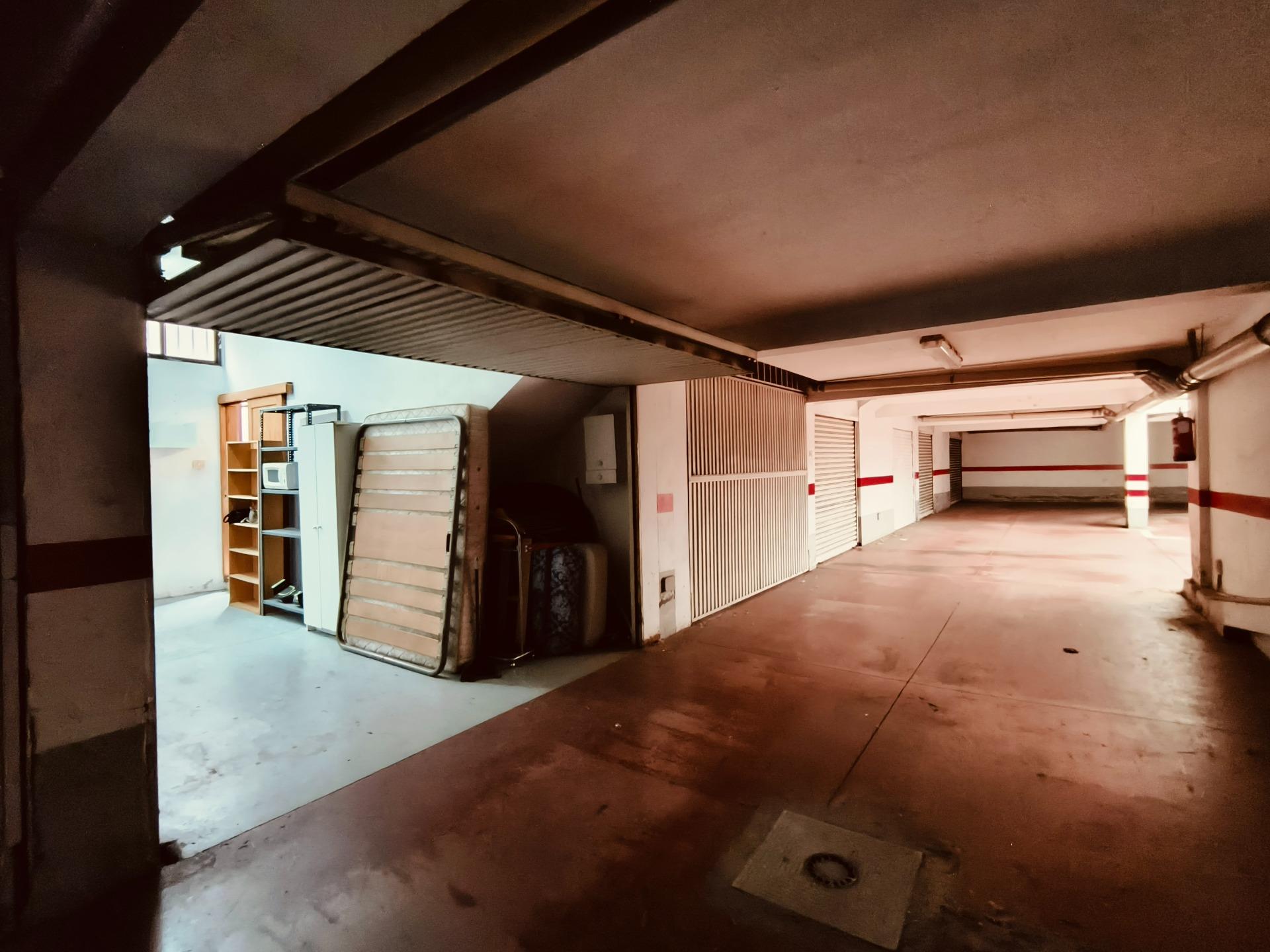 Adosado luminoso con terraza y todas las comodidades - 40