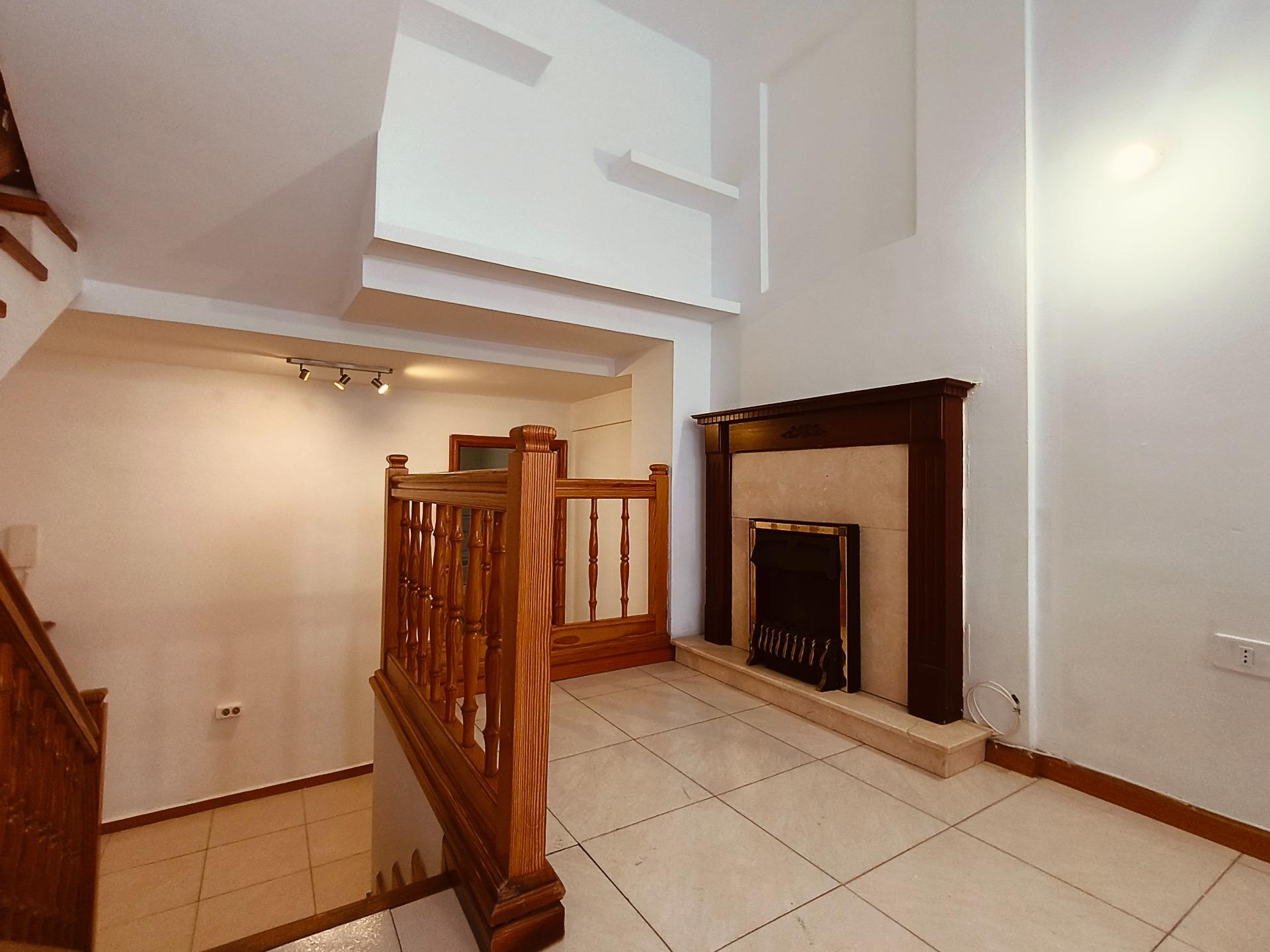 Adosado luminoso con terraza y todas las comodidades - 5