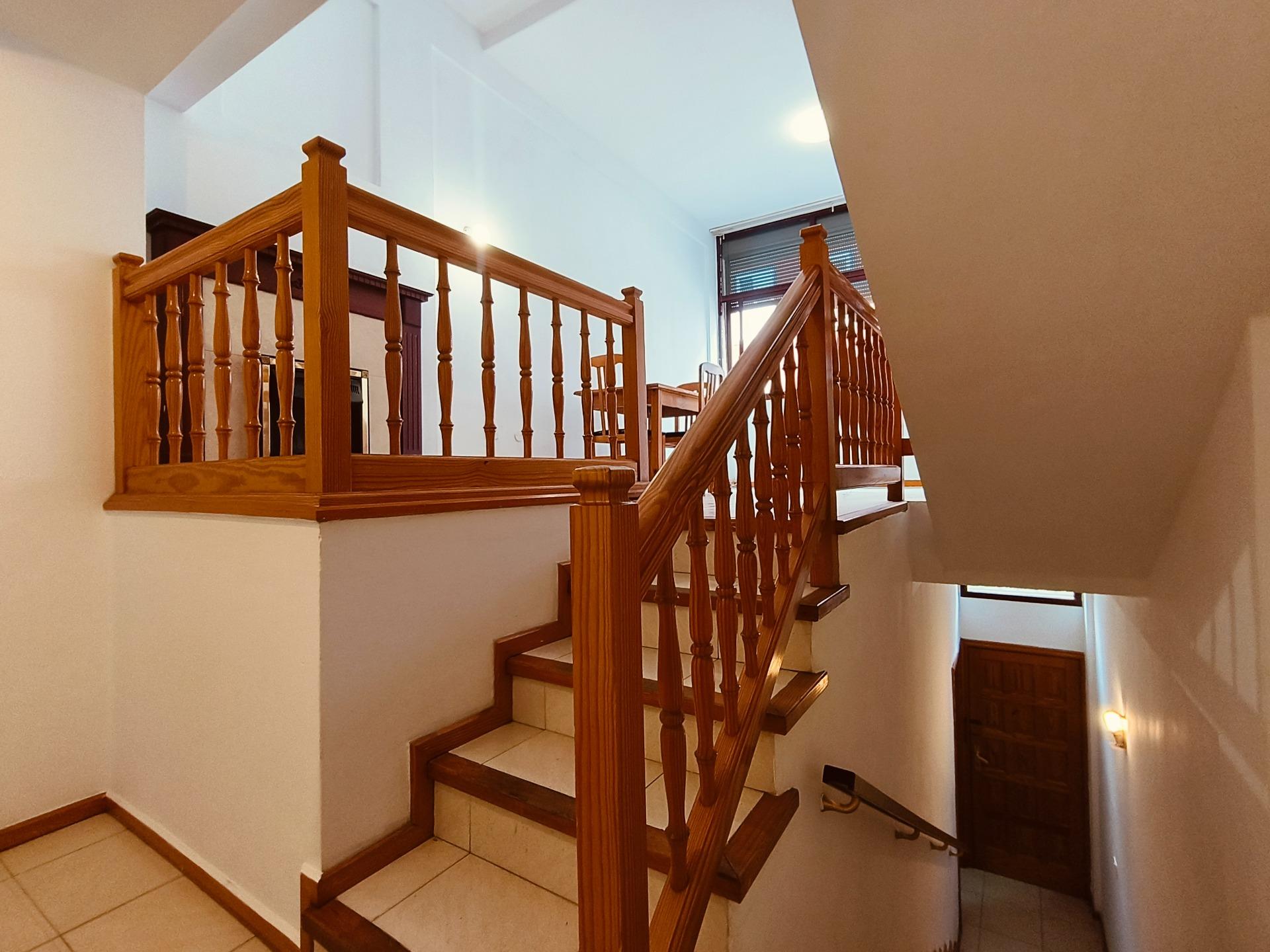 Adosado luminoso con terraza y todas las comodidades - 7