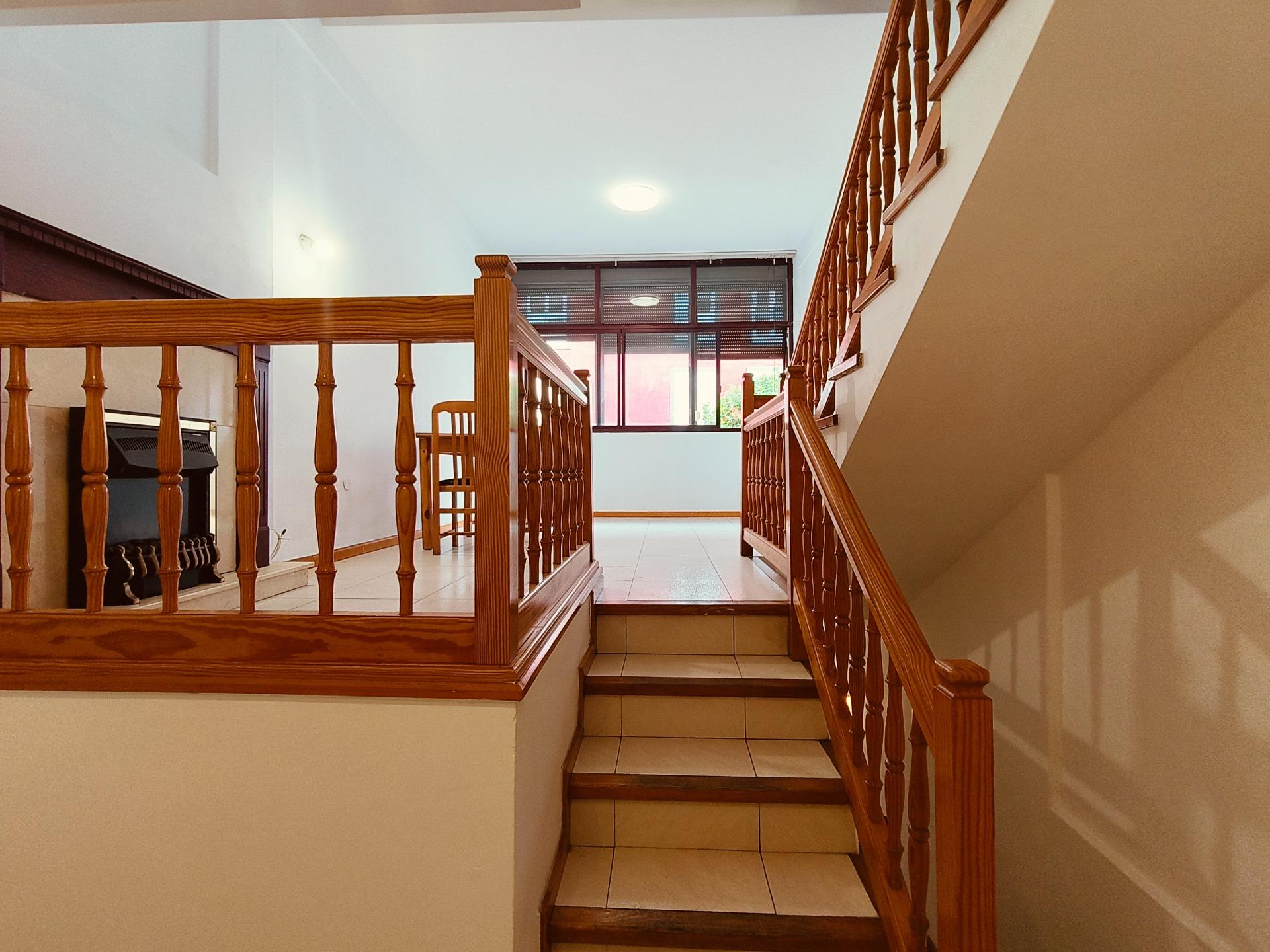 Adosado luminoso con terraza y todas las comodidades - 8