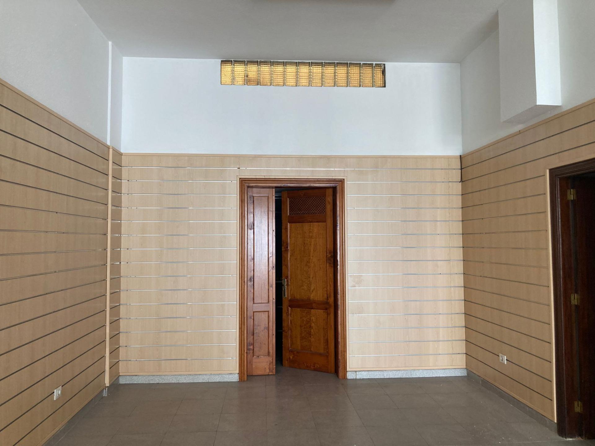 ¡OPORTUNIDAD ÚNICA! Local Comercial en Primera Línea del Puerto de la Cruz - 3