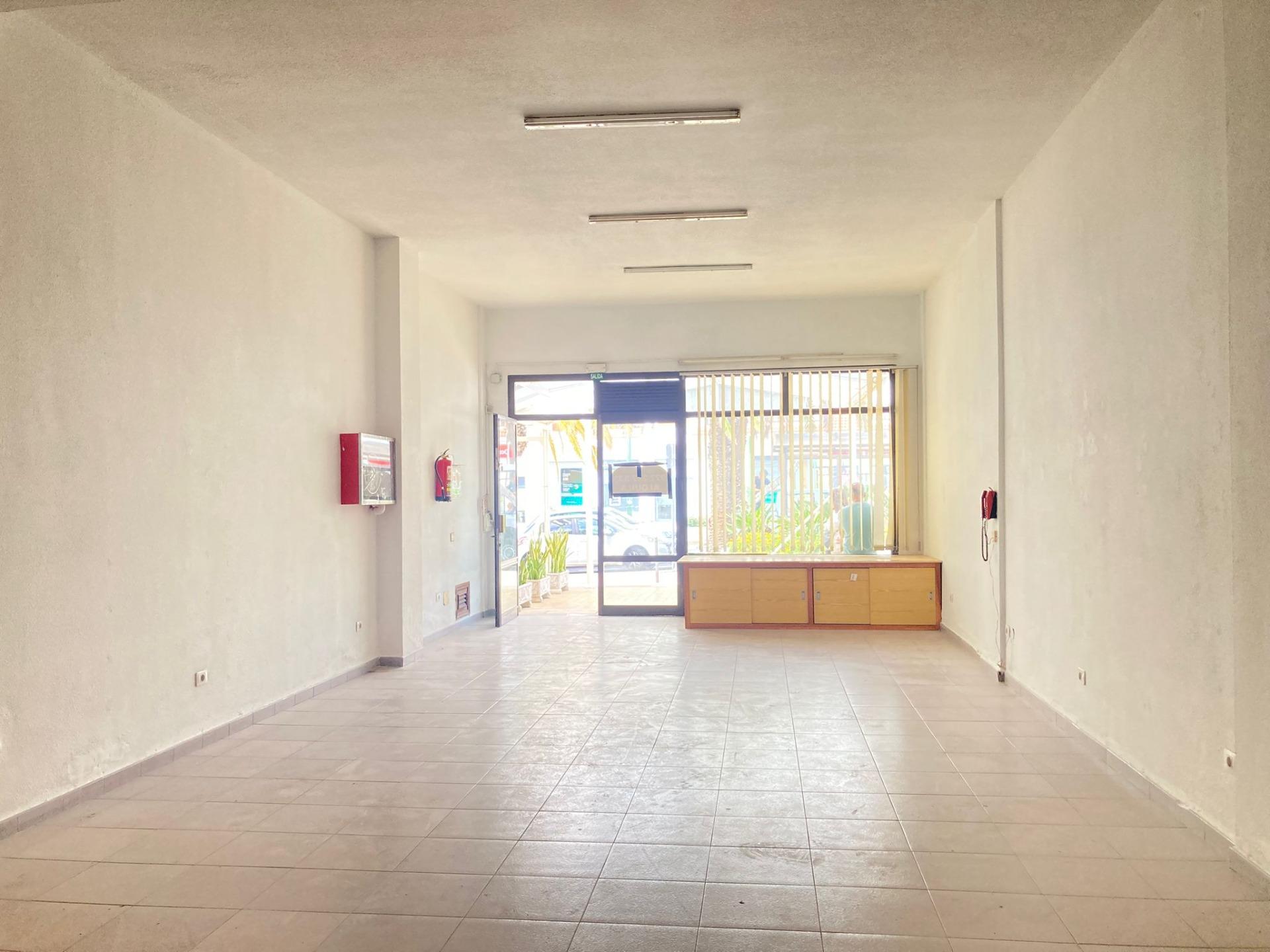 ¡OPORTUNIDAD ÚNICA! Local Comercial en Primera Línea del Puerto de la Cruz - 5