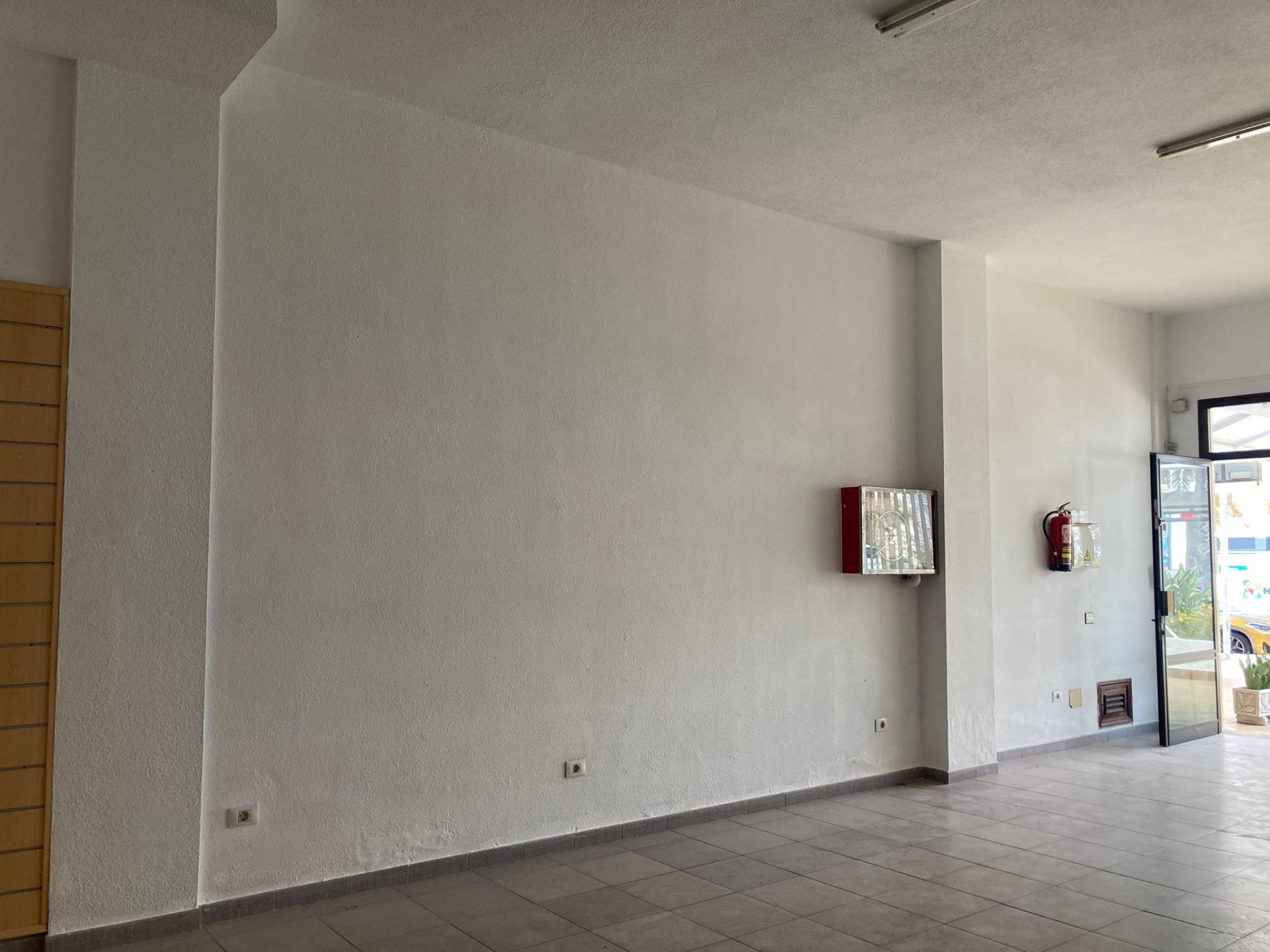 ¡OPORTUNIDAD ÚNICA! Local Comercial en Primera Línea del Puerto de la Cruz - 6
