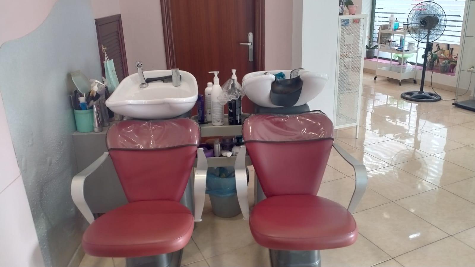 Se traspasa Negocio Peluquería - 2