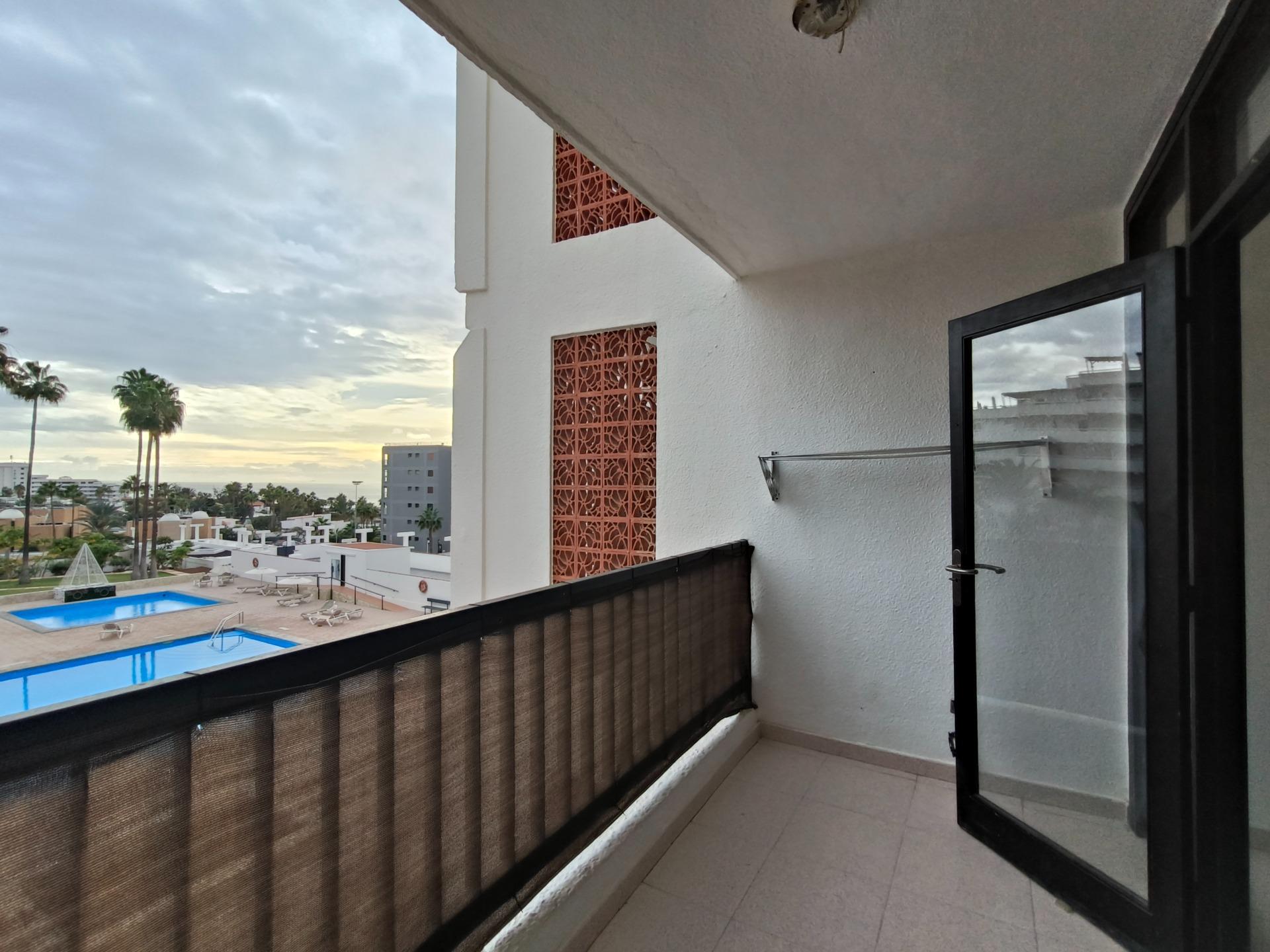 Oportunidad de inversión con terraza y piscina comunitaria en excelente zona. - 9