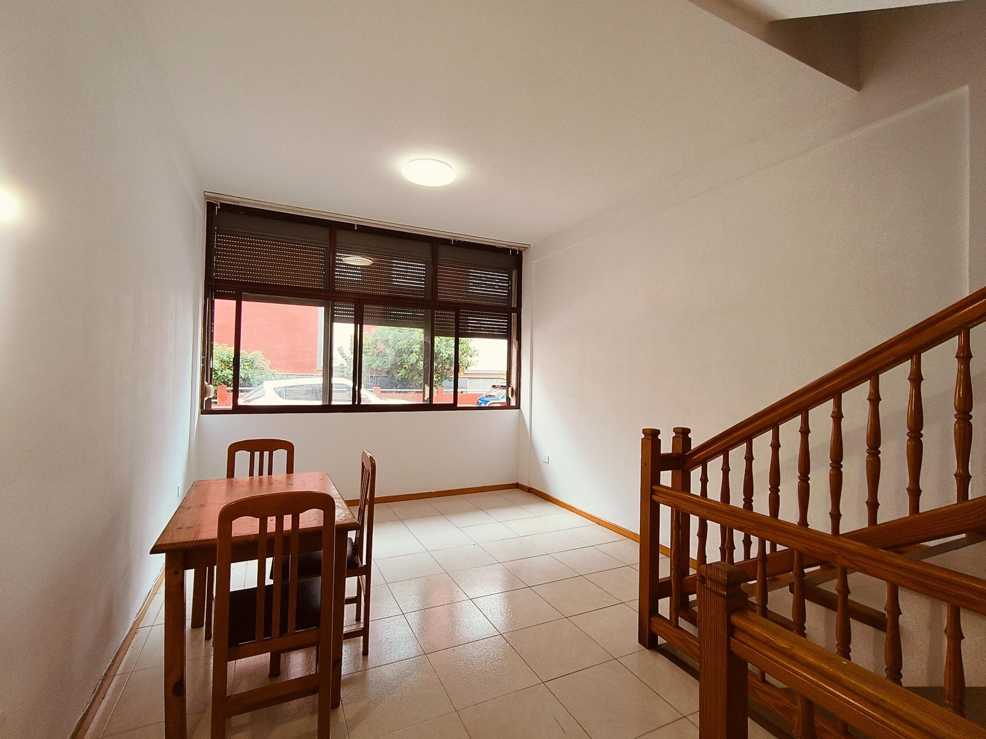 Adosado luminoso con terraza y todas las comodidades - 2