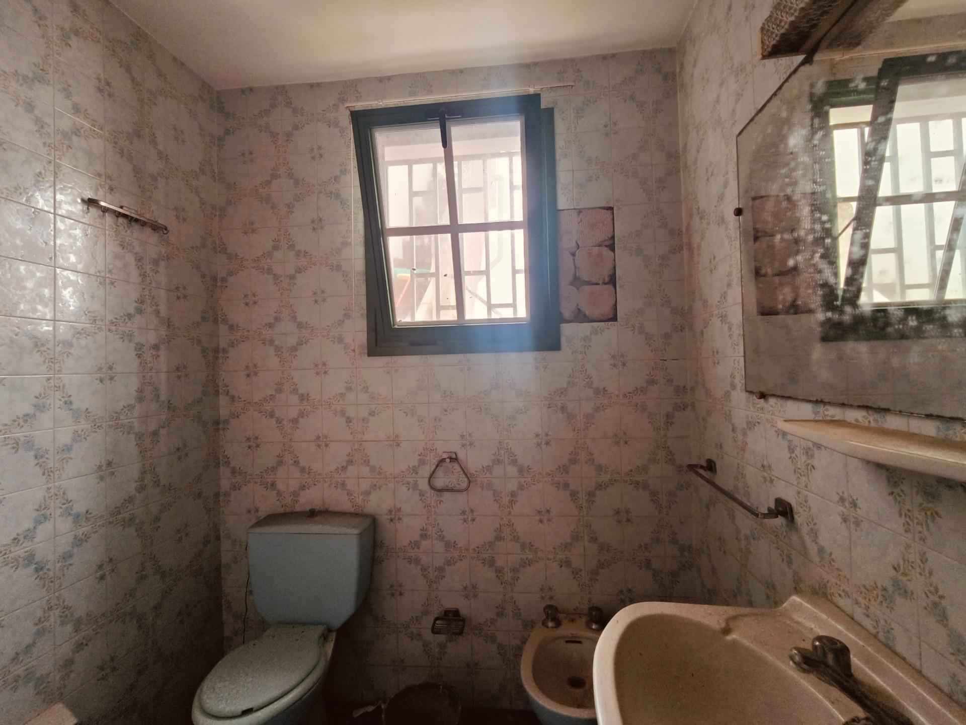 Amplia vivienda con local anexo y gran potencial en Tacoronte - 9