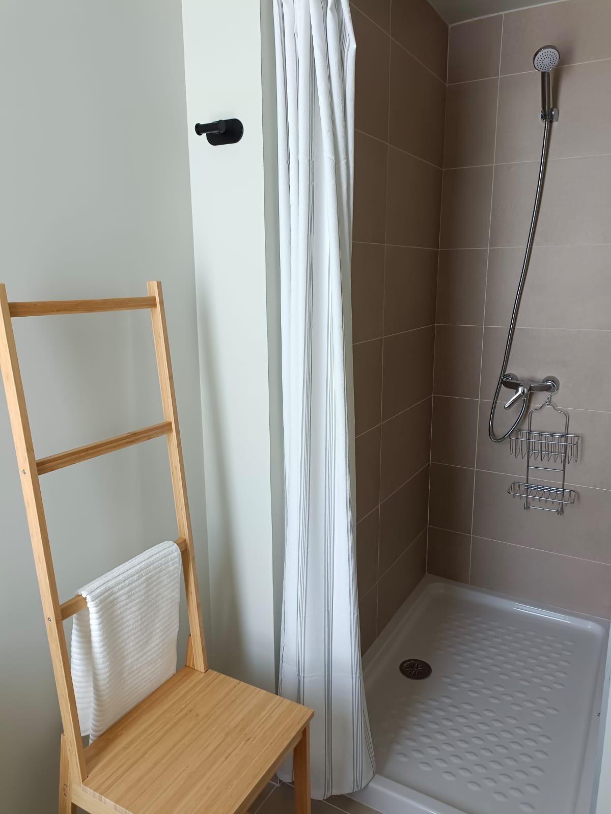 PRECIOSA VIVIENDA EN ABADES - 14