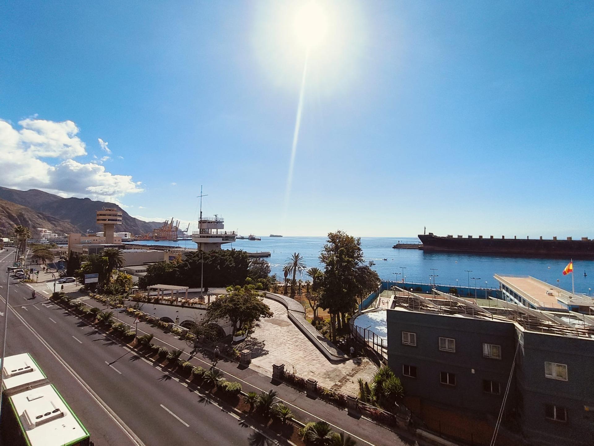 ¡ESTUPENDO PISO DE UNA HABITACIÓN CON VISTAS AL MAR! - 1