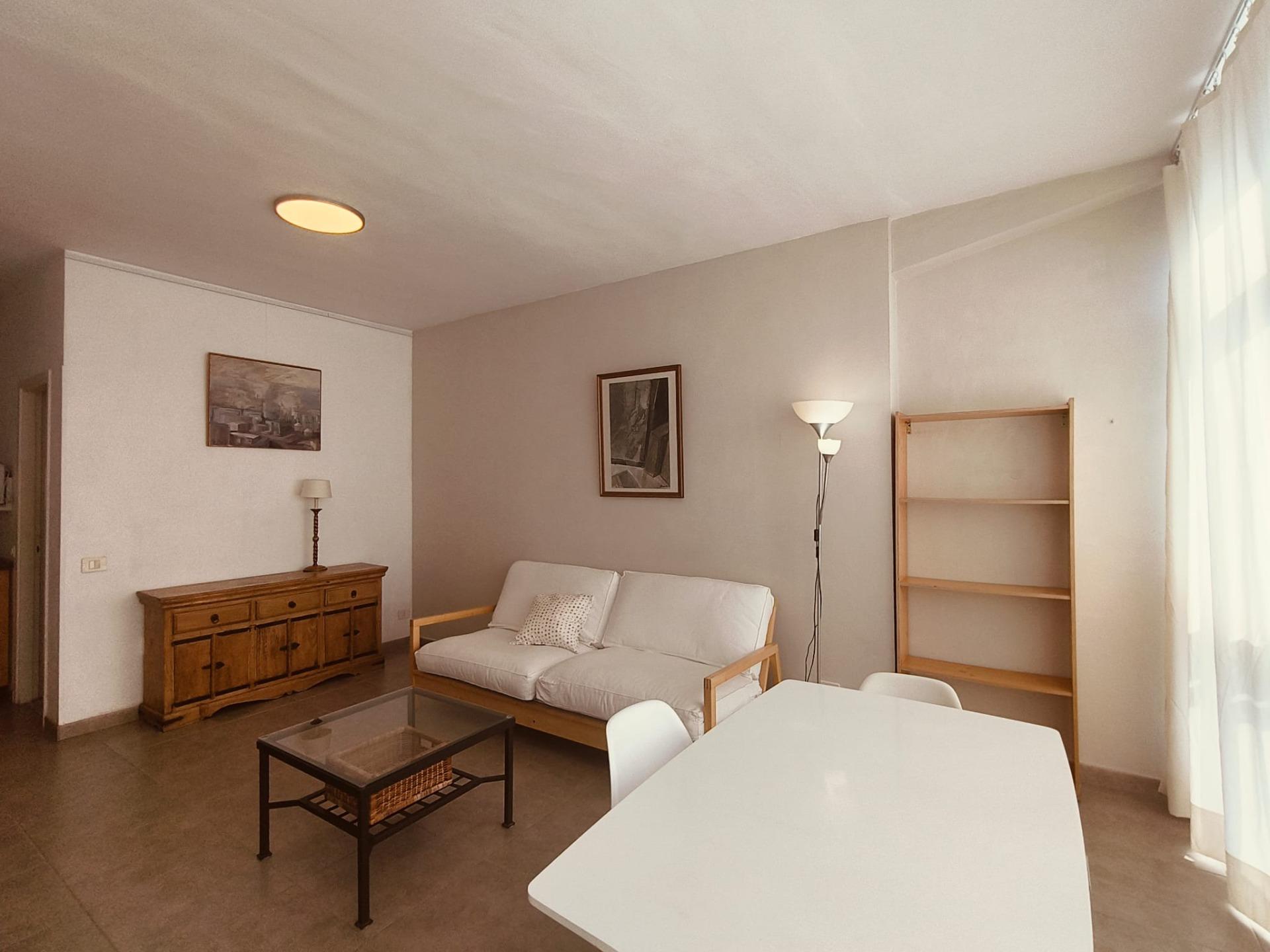 ¡ESTUPENDO PISO DE UNA HABITACIÓN CON VISTAS AL MAR! - 2