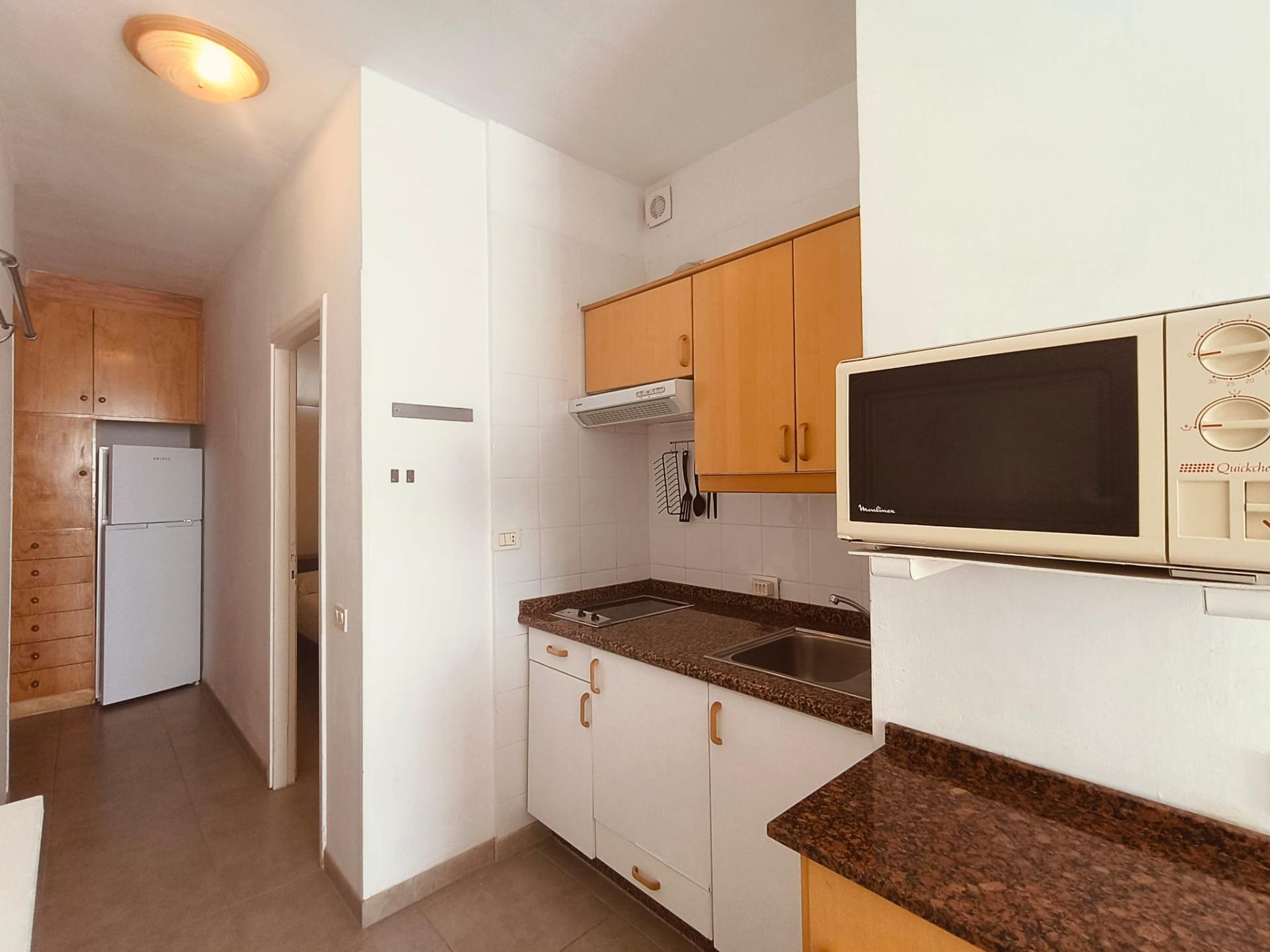 ¡ESTUPENDO PISO DE UNA HABITACIÓN CON VISTAS AL MAR! - 9