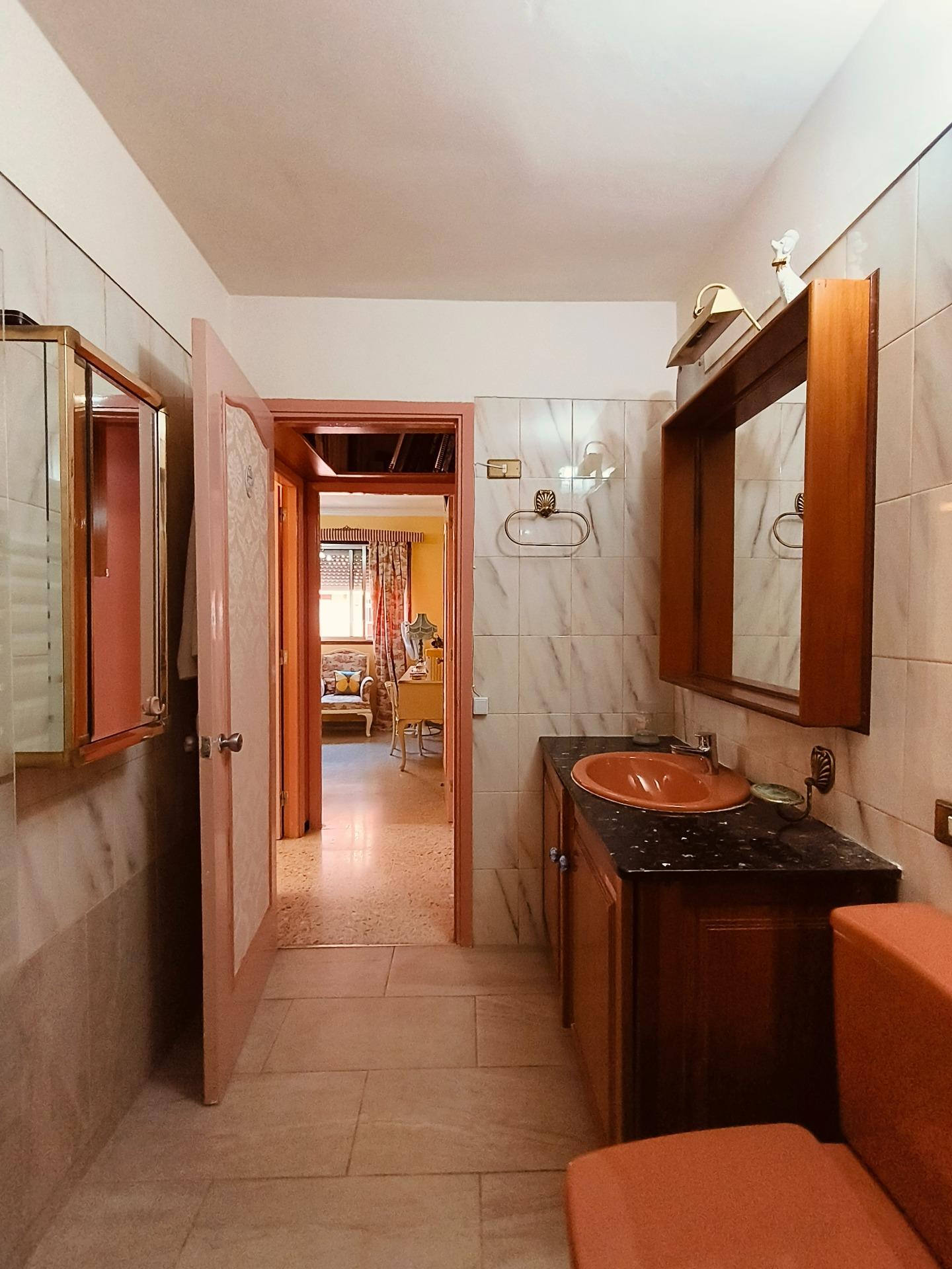 Vivienda para reformar en Avenida Venezuela - 28