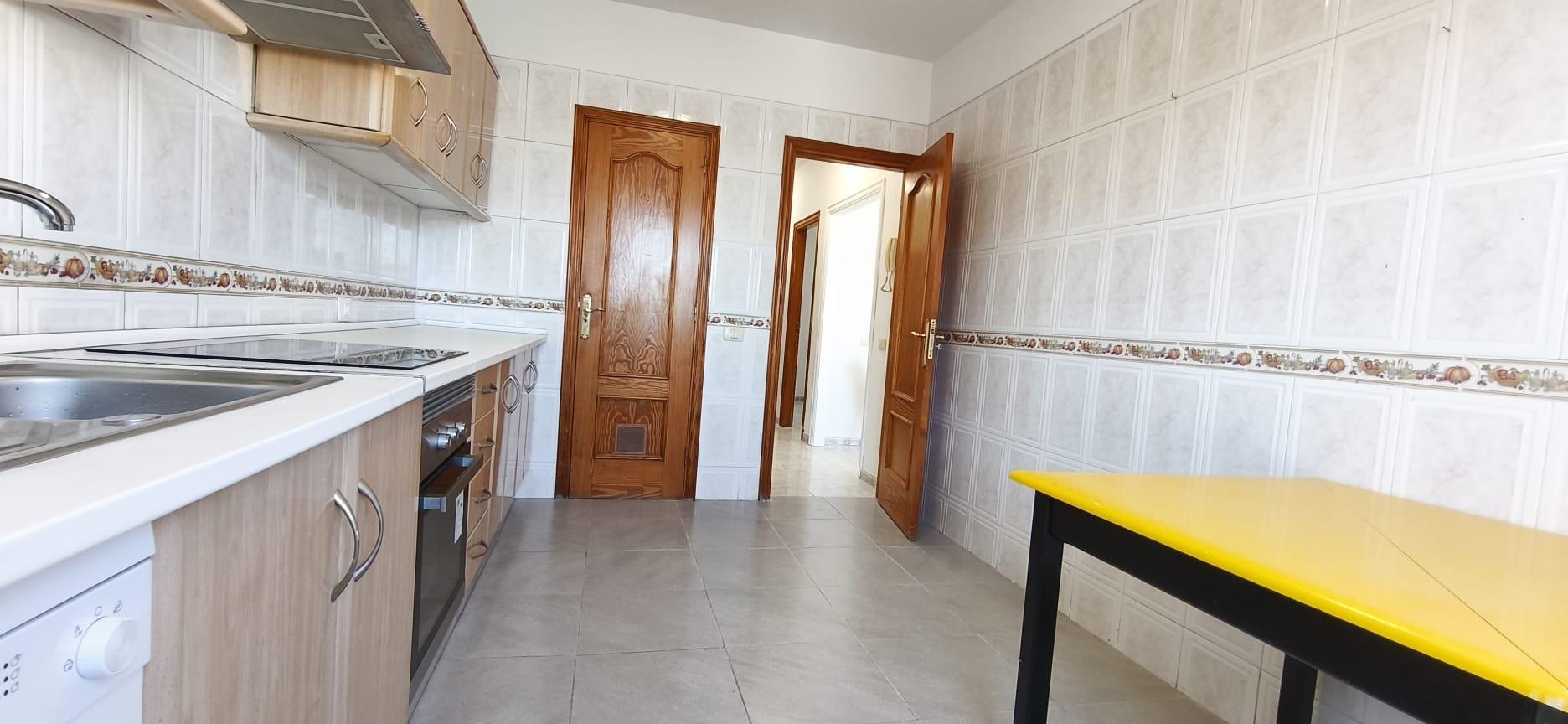 PISO DE TRES HABITACIONES CON GARAJE - 2