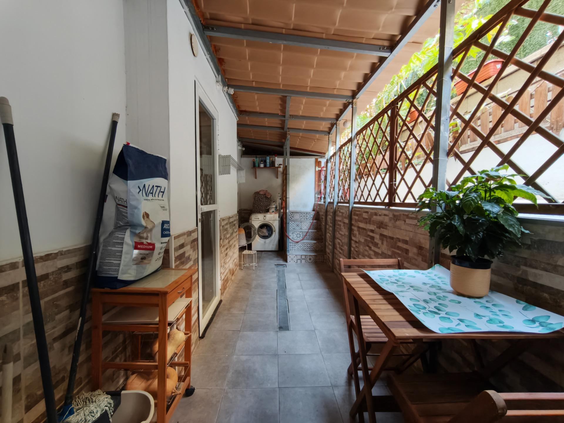 VIVIENDA DE TRES HABITACIONES CON TERRAZA TECHADA. - 18