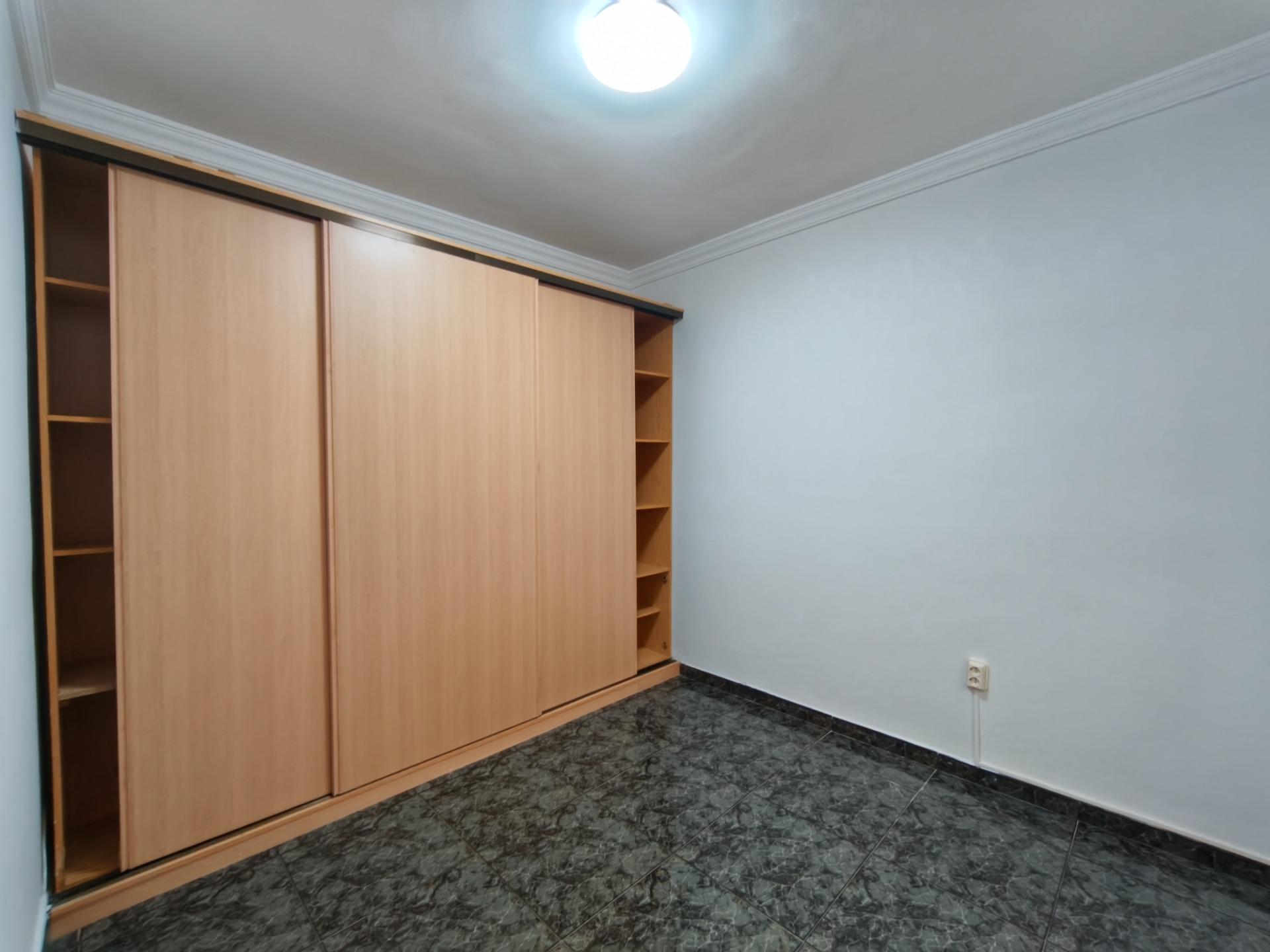 Amplia vivienda de cuatro habitaciones con dos patios - 13