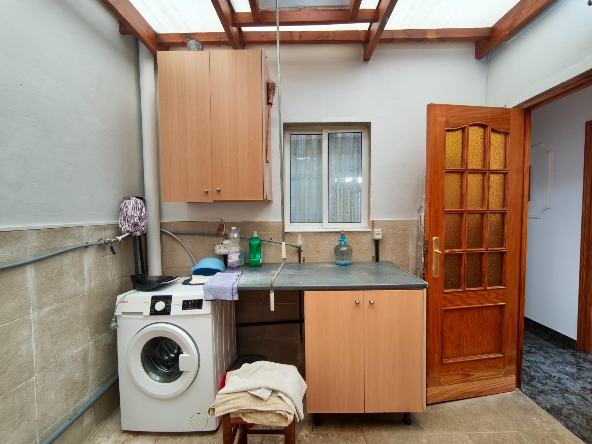 Amplia vivienda de cuatro habitaciones con dos patios - 9