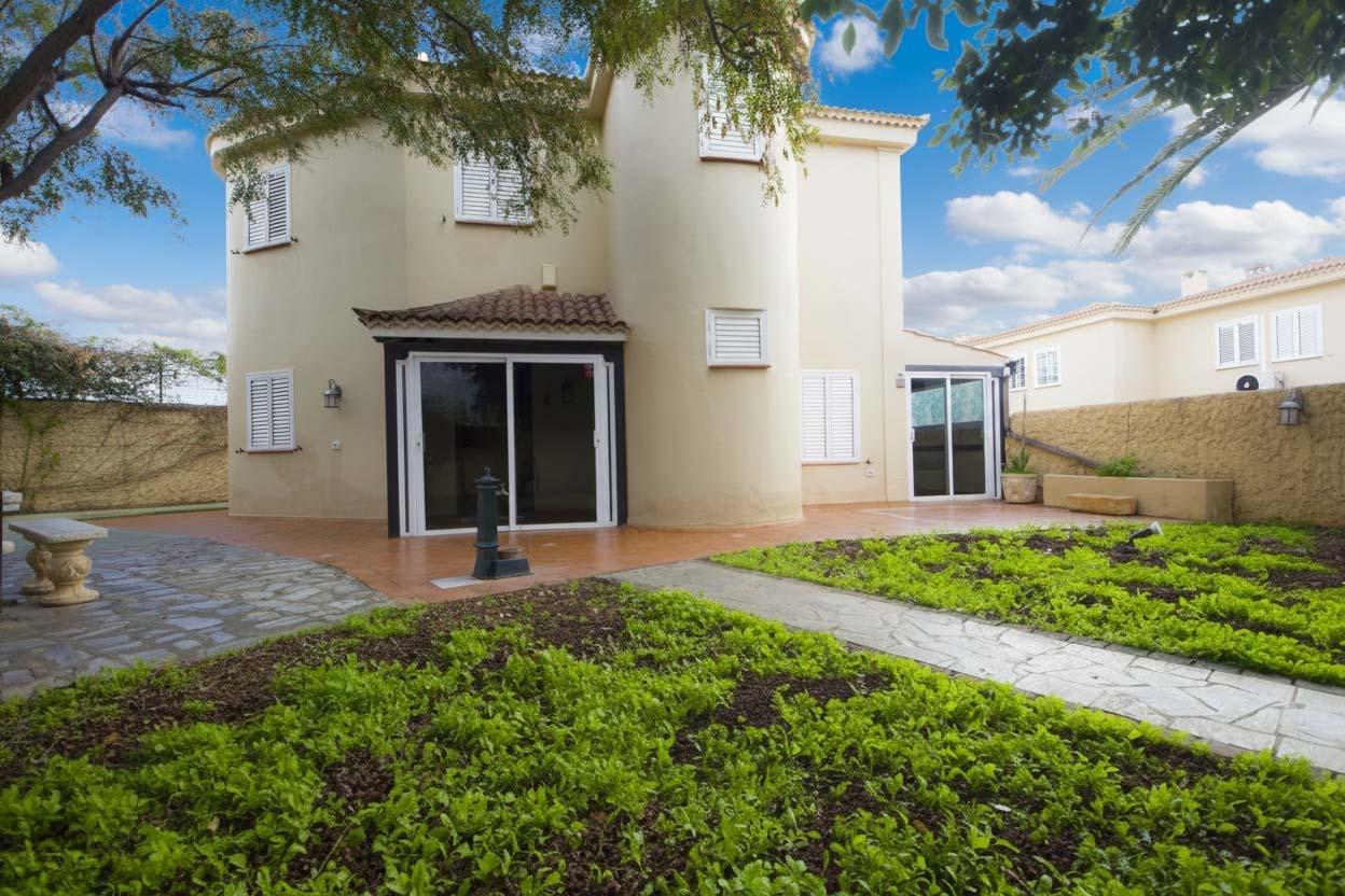 Exclusiva casa unifamiliar en entorno sereno y privilegiado - 2